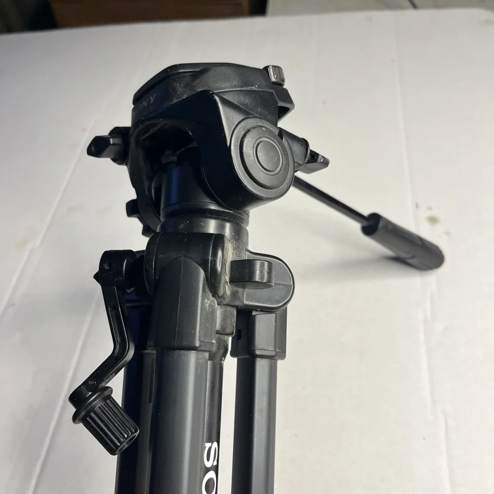 Sony VCT-R640 Video Camera Tripod Adjustable Legs